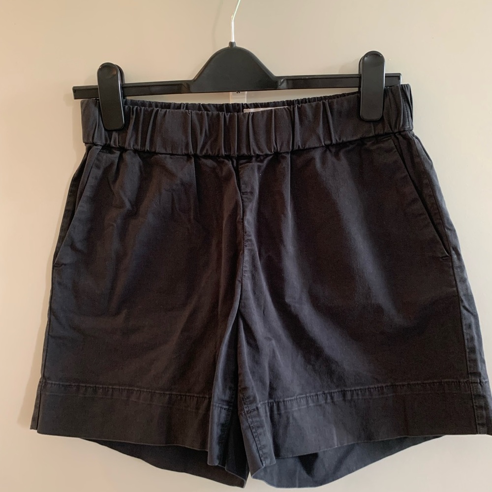Black easy short